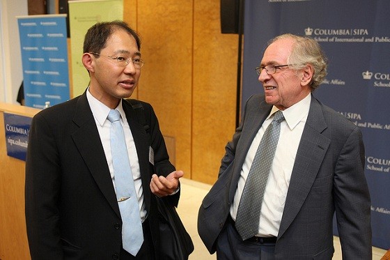 Professor Curtis speaks with a member of the audience following the lecture. image