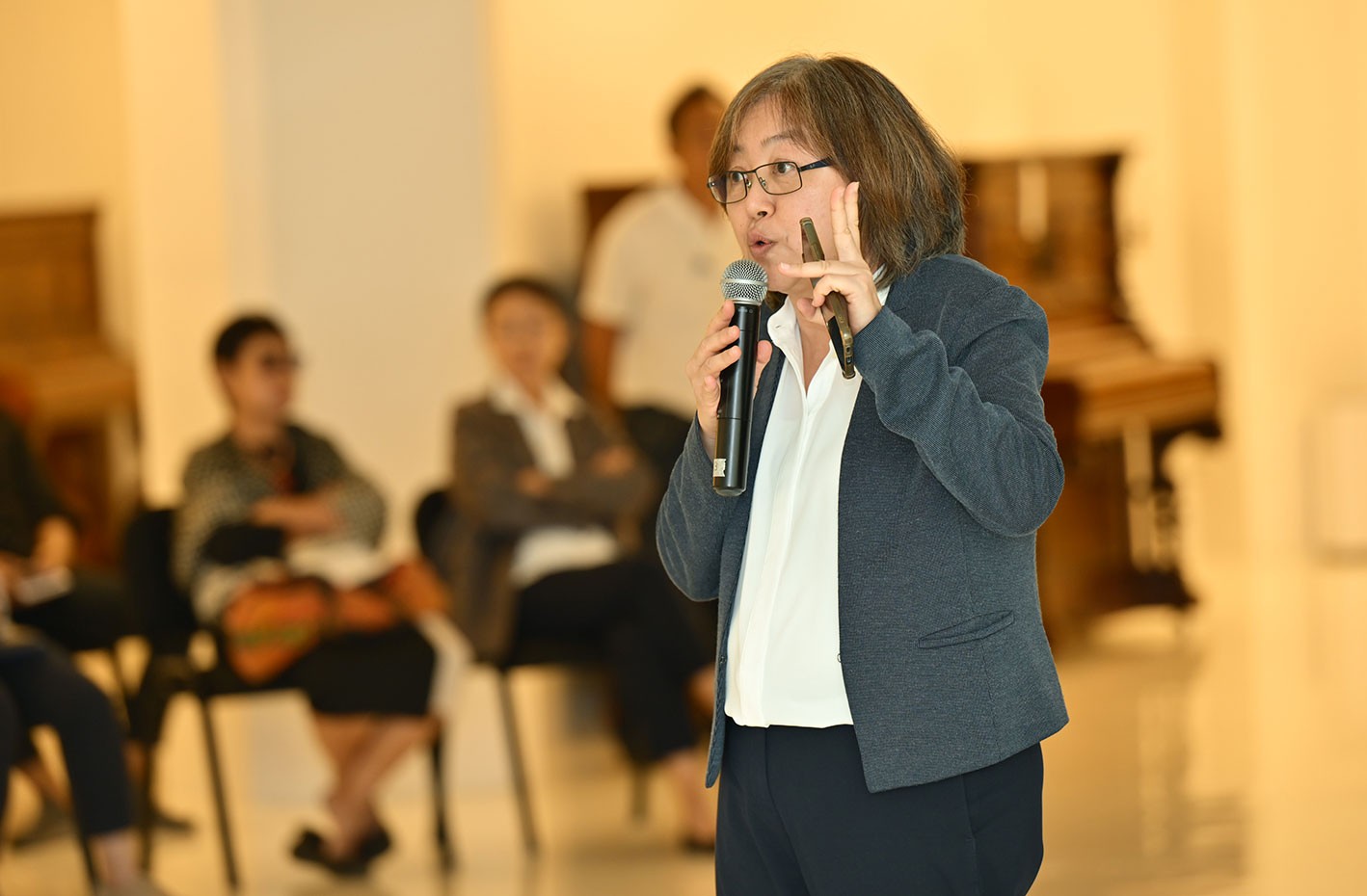 Chulalongkorn University professor Neungreudee Lohapon addresses the conference