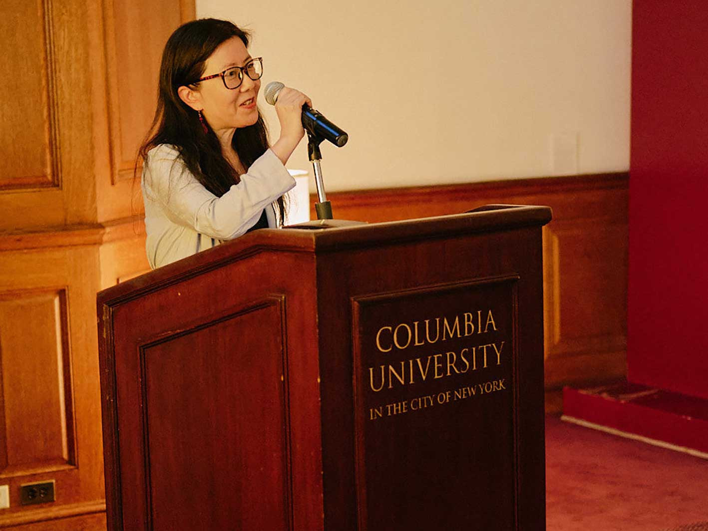 Professor Ying Qian accepts the 50th Annual Lionel Trilling Book Award at Low Library on May 14, 2025 (Gabe Gomez)