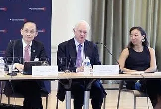 L to R: Acting Minister of Foreign Affairs Le Hoai Trung, Weatherhead Senior Adviser for Vietnam Thomas J. Vallely, and WEAI Director Lien-Hang T. Nguyen on Sept. 23, 2025