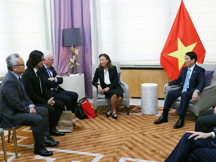 Weatherhead members and Vietnam's President Luong Cuong (far right) on Sept. 24, 2025