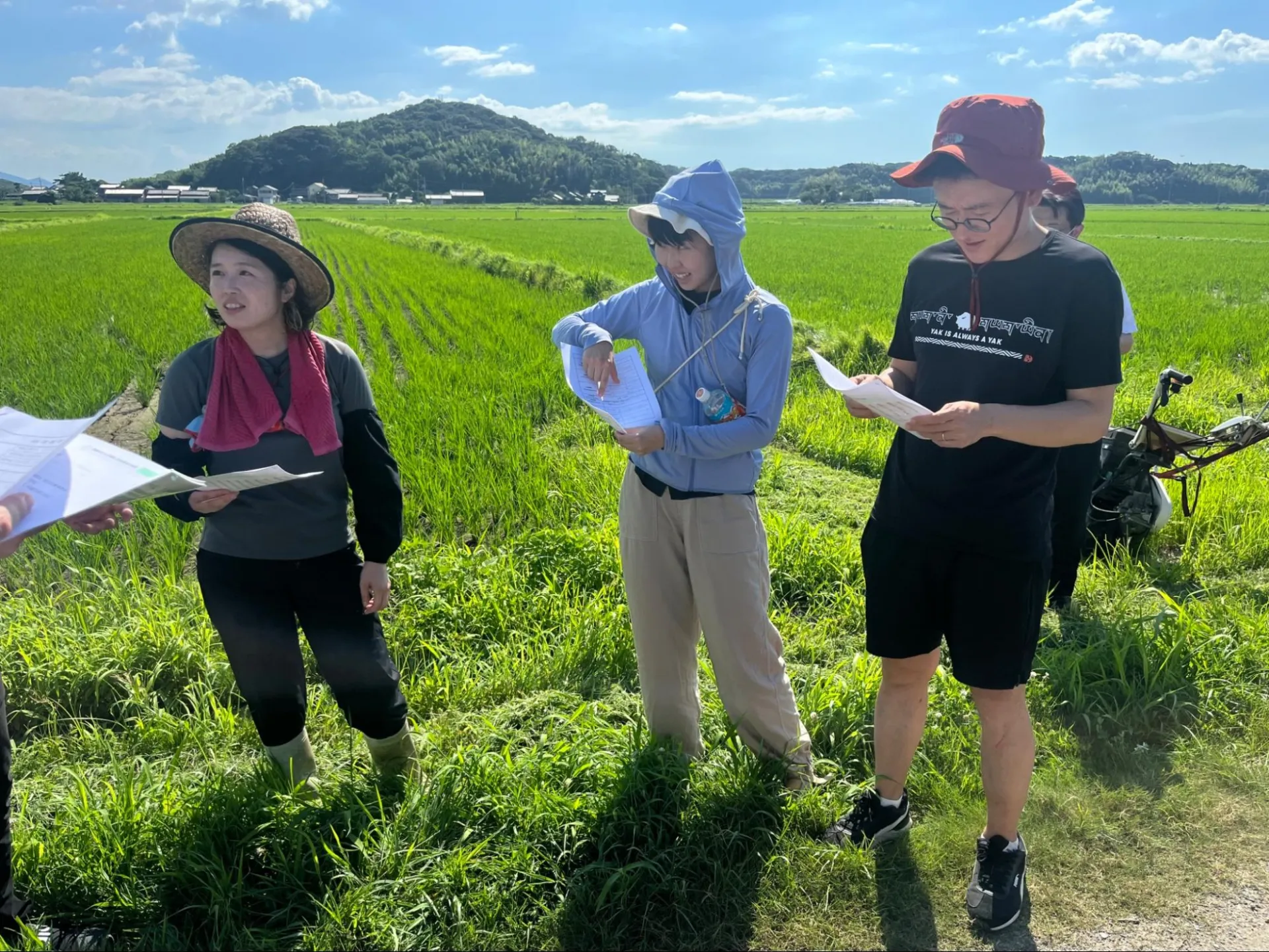 Learning about paddy field irrigation with the Itoshima branch of Japan Agriculture Cooperative